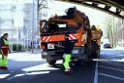 LKW blieb unter Bruecke haengen Koeln Deutz Deutz Muelheimerstr P160